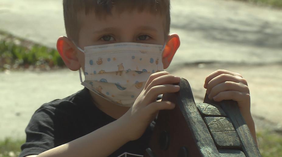Testy dvakrát týdně, děti v rouškách. Tak má vypadat návrat do školek