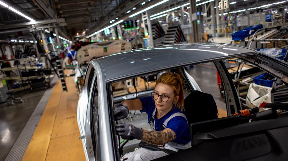 Jakou životnost mají elektromobily? Studie porovnala miliony aut na baterky, benzín i naftu