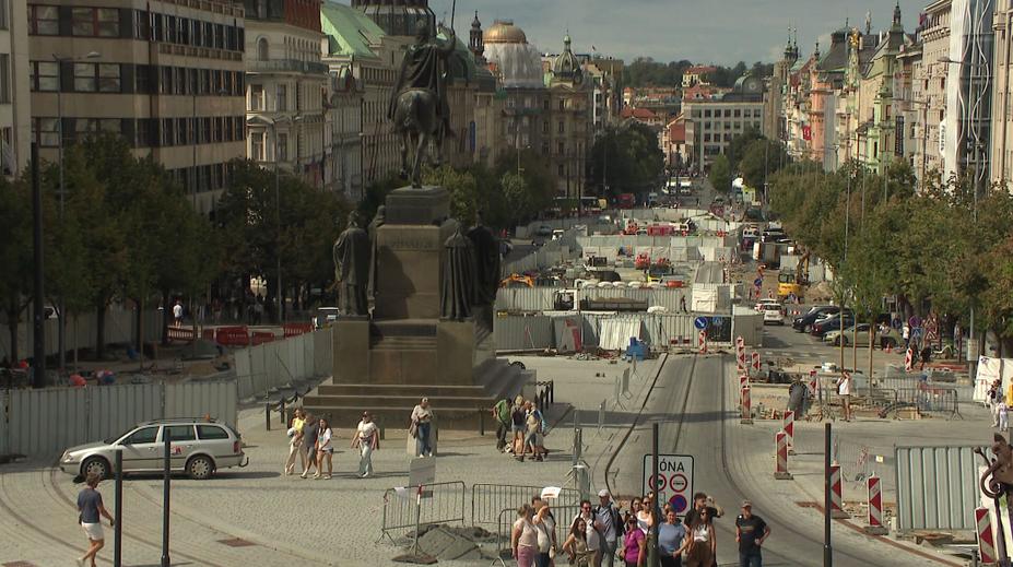 Tramvaje se vrací na Václavské náměstí. Po 46 letech projely kolem Národního muzea