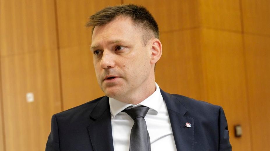 Slovenského ministra bolelo břicho. Lékaři rozhodli o okamžité operaci