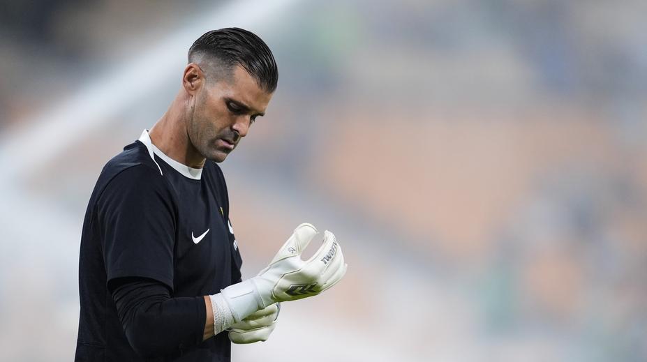 Neuvěřitelné zranění bývalého brankáře Atlética. Spadla na něj dekorace v jídelně