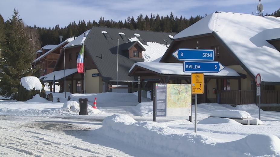 Modravu drtí covid. Mohou za to návaly turistů, myslí si starosta