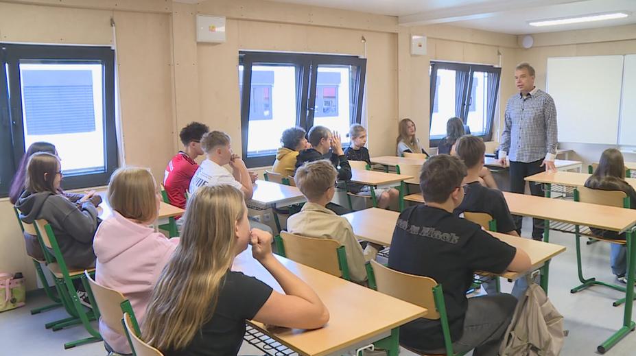 Škola má i dva roky po povodních problémy. Děti se musí učit v azylu