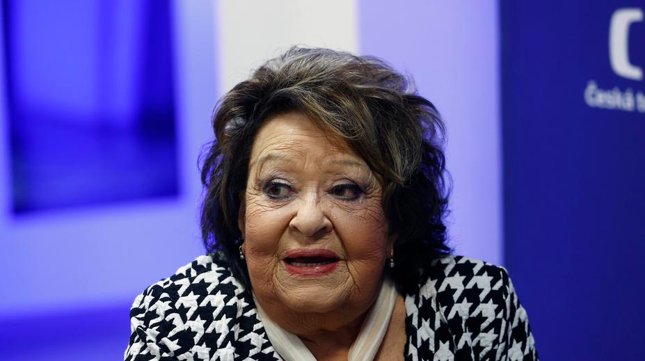 Neznámý snímek Jiřiny Bohdalové v plavkách. U focení asistoval Meky Žbirka