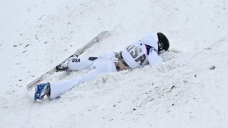 Spadla v semifinále, ale nevzdala to. Američanka vybojovala bronz celá pomlácená