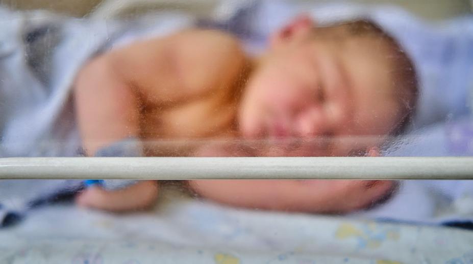 Miminko zemřelo po tabletě s vitamínem D. Pitva odhalila závažný problém u léčiva