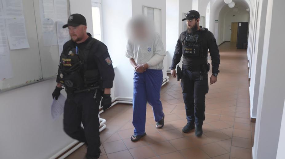 Pokus o vraždu v Chlumci nad Cidlinou: Muže měl pobodat jeho známý