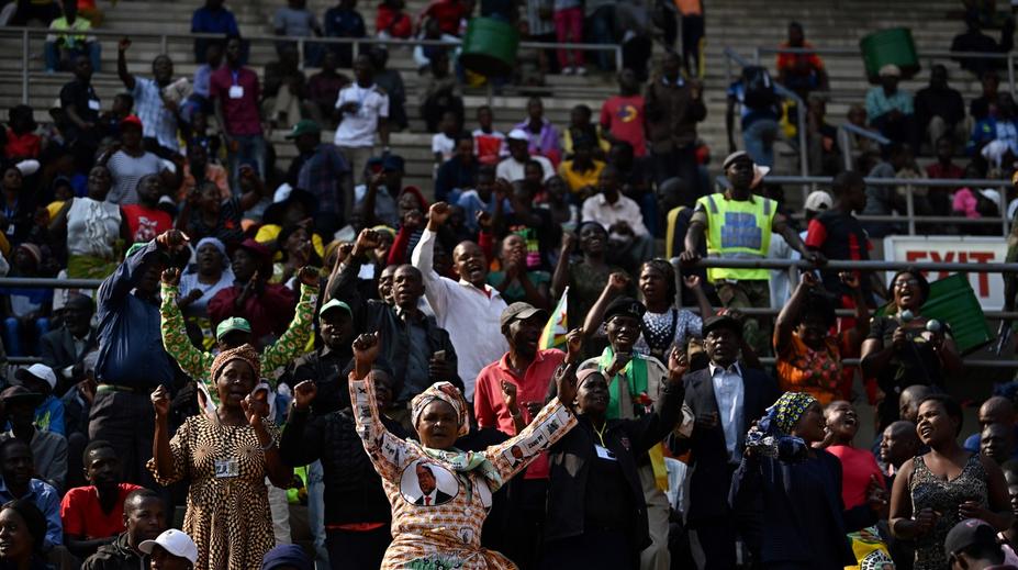 S Mugabem se Zimbabwe loučilo na stadionu, tribuny byly poloprázdné