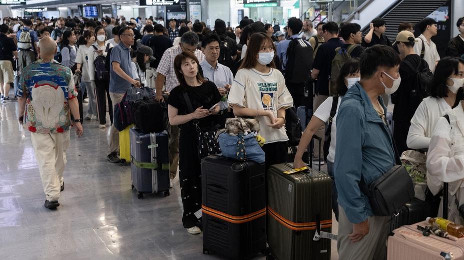 Rekordní lijáky ochromily Japonsko. Čtyři mrtví, tisíce lidí uvázly na letišti