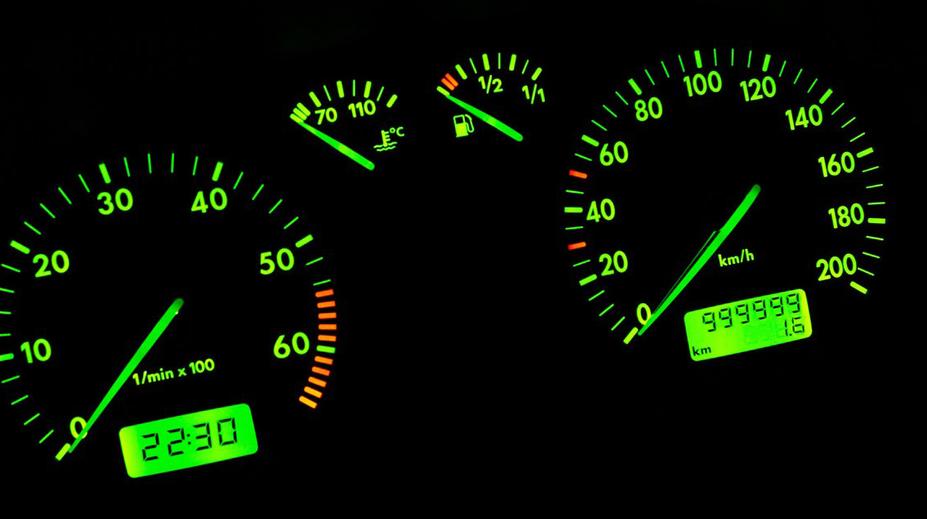 Co se stane na tachometru, když auto pokoří 999 999 kilometrů?