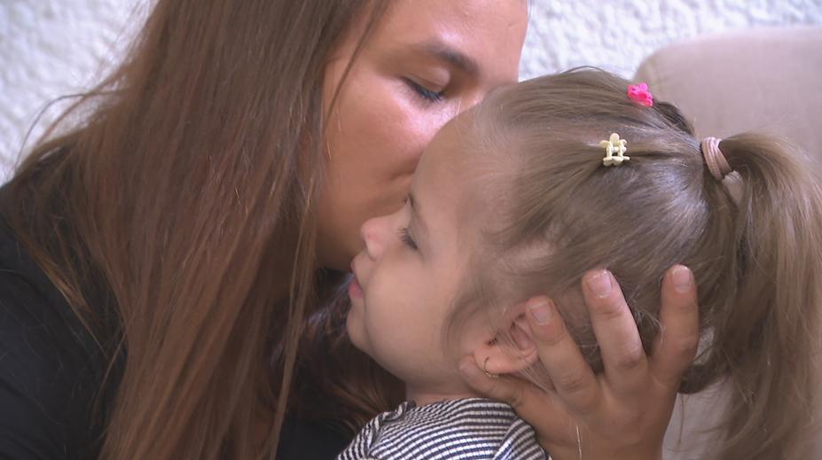 Emičku od narození trápí těžká epilepsie. S péčí rodině pomáhají Dobří andělé