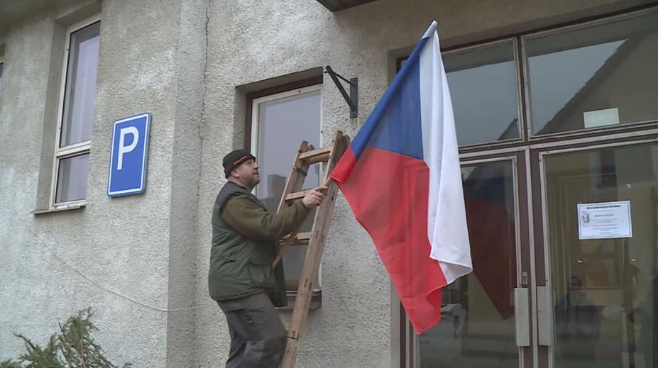 Přípravy voleb jsou v plném proudu. Na řadě míst se ruší volební místnosti