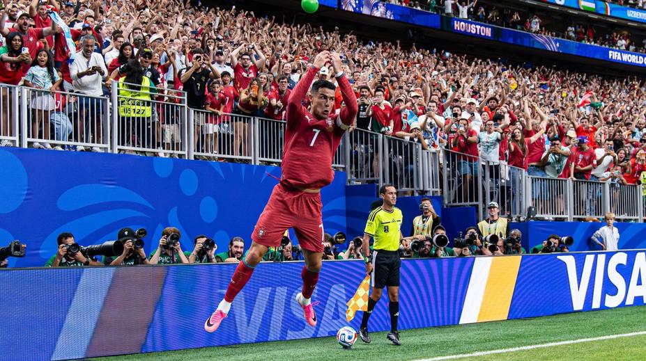 Dvougólový Ronaldo odstartoval demolici. Portugalci přejeli Uzbekistán