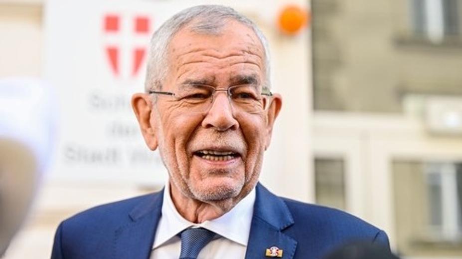 Prezidentské volby v Rakousku: Podle odhadů byl znovuzvolen Van der Bellen