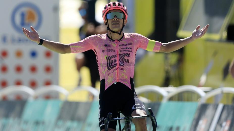 Ekvádorec Carapaz poprvé vyhrál etapu na Tour, Hirt pomohl parťákovi