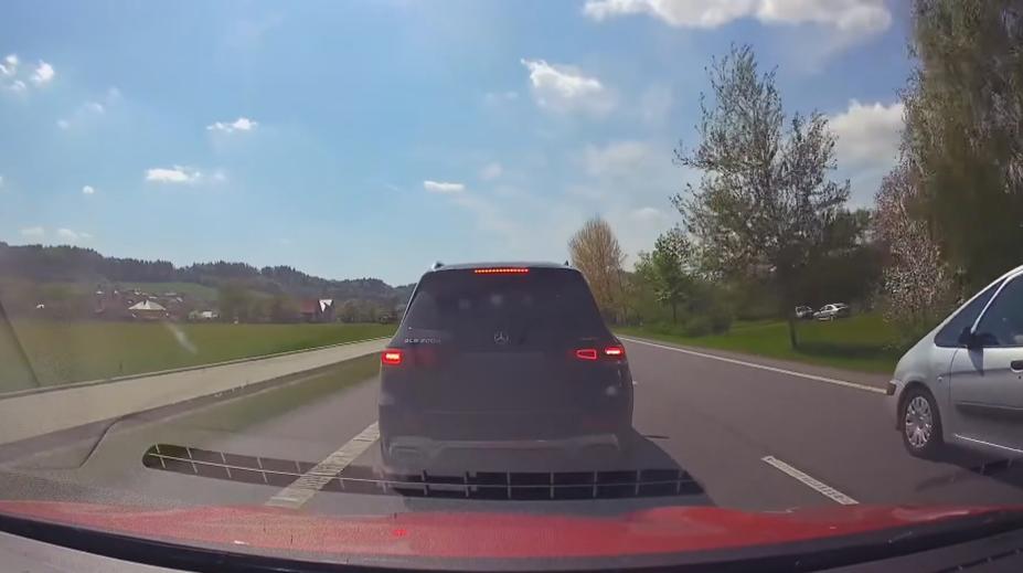 Vláda plánuje přísnější tresty pro agresivní řidiče. Hrozit jim mohou až tři roky