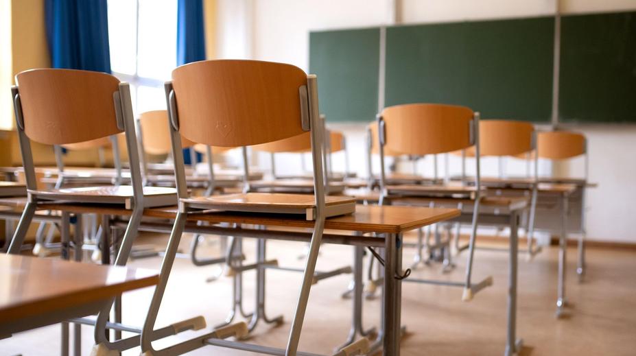 Epidemie nabrala na síle. Školy vyhlašují mimořádné prázdniny