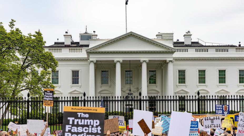 Tisíce lidí protestovaly v USA proti politice Trumpovy administrativy