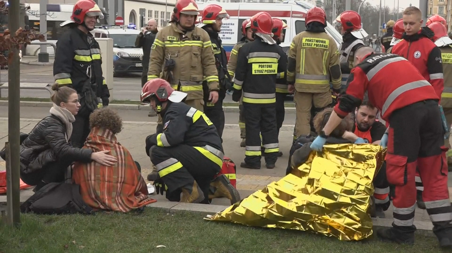Na přechodu ve Štětíně vjel řidič do lidí. Devatenáct je zraněných, z toho šest dětí