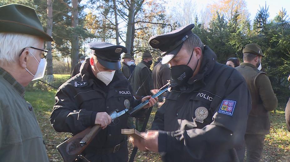 Lovecká sezóna je v plném proudu. Pohotovost mají i policisté