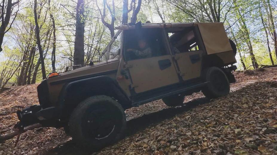 Čím jezdí čeští speciálové: Mercedes-Benz LTATV ENOK a Toyota Land Cruiser