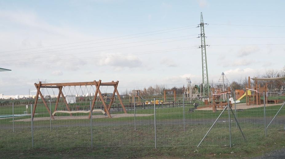 V Čestlicích u Prahy roste černá stavba. Všechno je v pořádku, tvrdí podnikatel