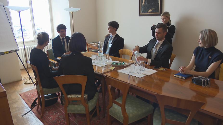 Studenti si vyzkoušeli práci velvyslanců. Jednali a nahlédli i do zákulisí ambasád