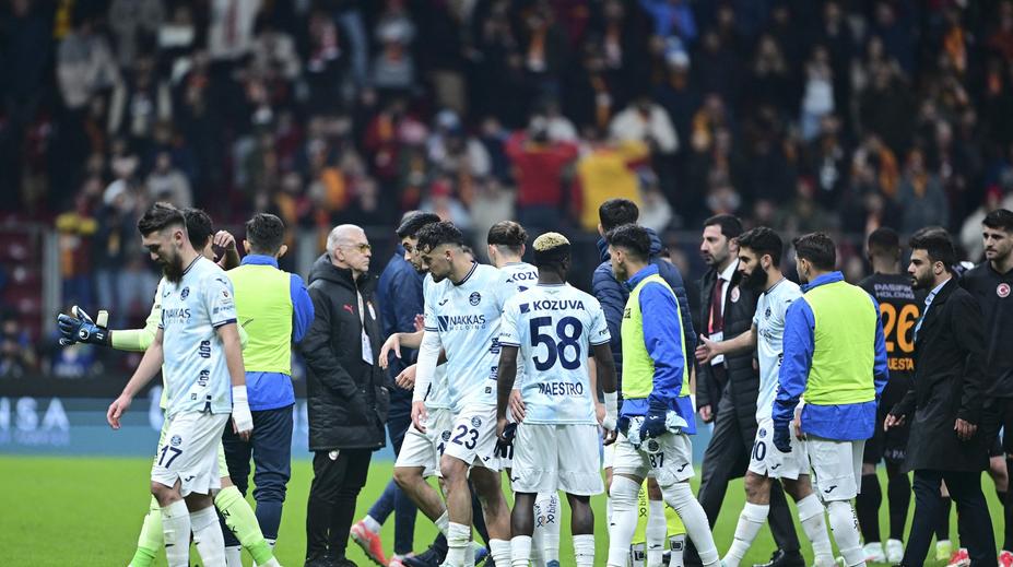 Skandál v turecké lize. Soupeř Galatasaraye cítil křivdu a opustil hřiště