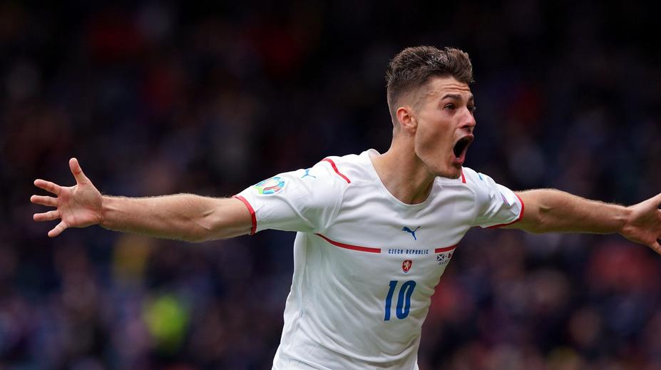 Bude Schickova paráda gólem roku? Největším soupeřem bude Roofe