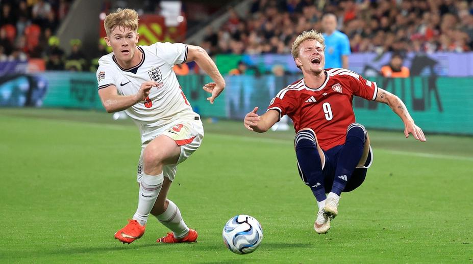 Rána pro Spartu. Karabec opustil reprezentaci, zranění vypadá vážněji