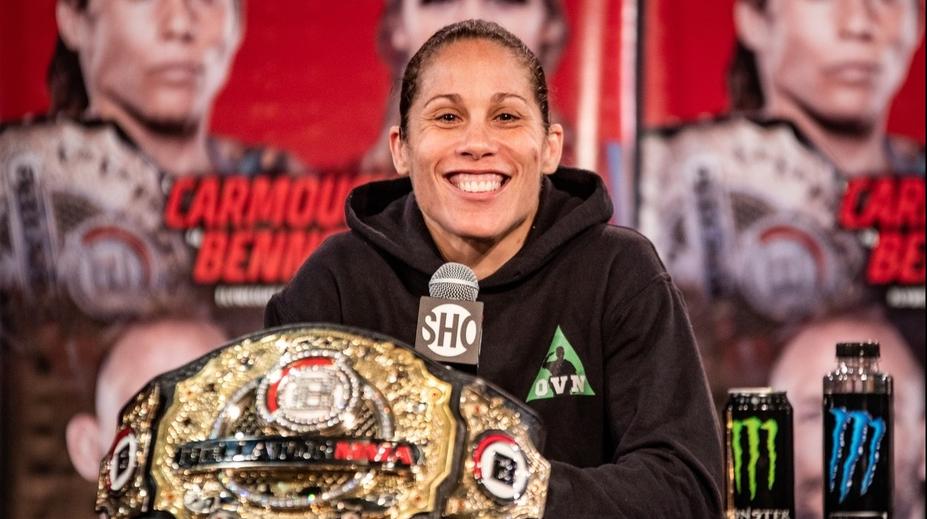 Bellator 294: Carmoucheová obhájila titul, Bennettovou uškrtila