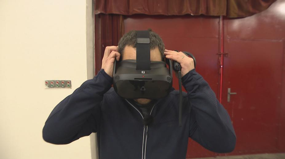 Středočeská policie využívá virtuální realitu. Simuluje jim reálné situace