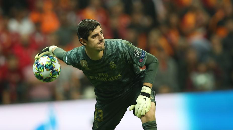 Courtois ohromil svou technikou. Nohama ovládá míč dokonale