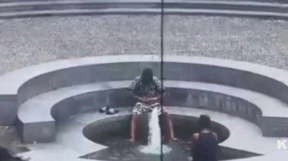 Praní prádla vyšlo muže draho. Použil k tomu kašnu v Plzni a vyfasoval pokutu