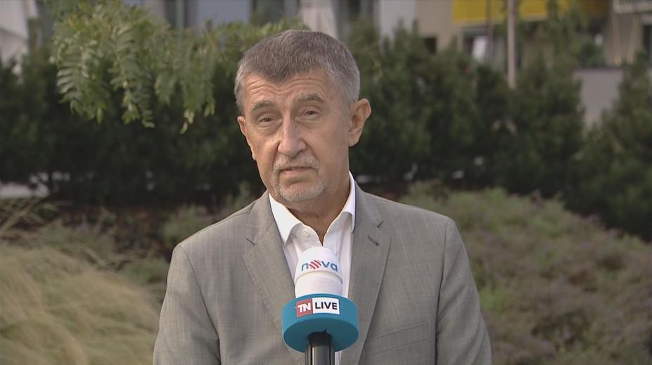 Babiš si měl poslat přes daňové ráje stamiliony. Nakoupil za ně luxusní sídla