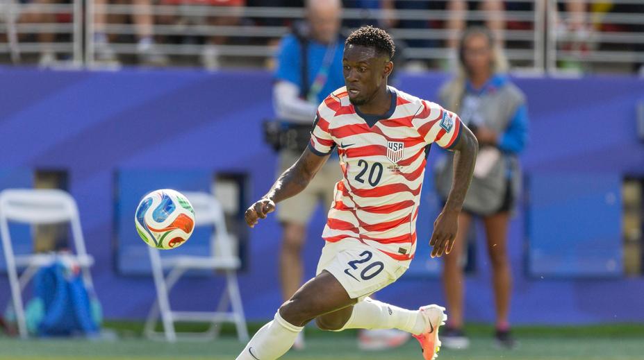 Kontroverzní rozhodnutí FIFA! Hvězda USA bude i přes červenou hrát osmifinále