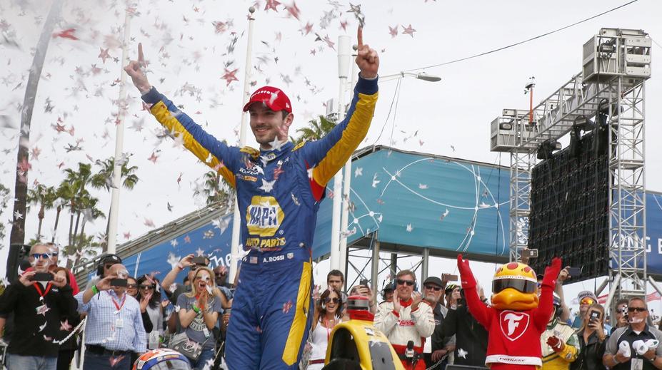 Rossi neměl soupeře. Bourdais předvedl supermanévr! VIDEO