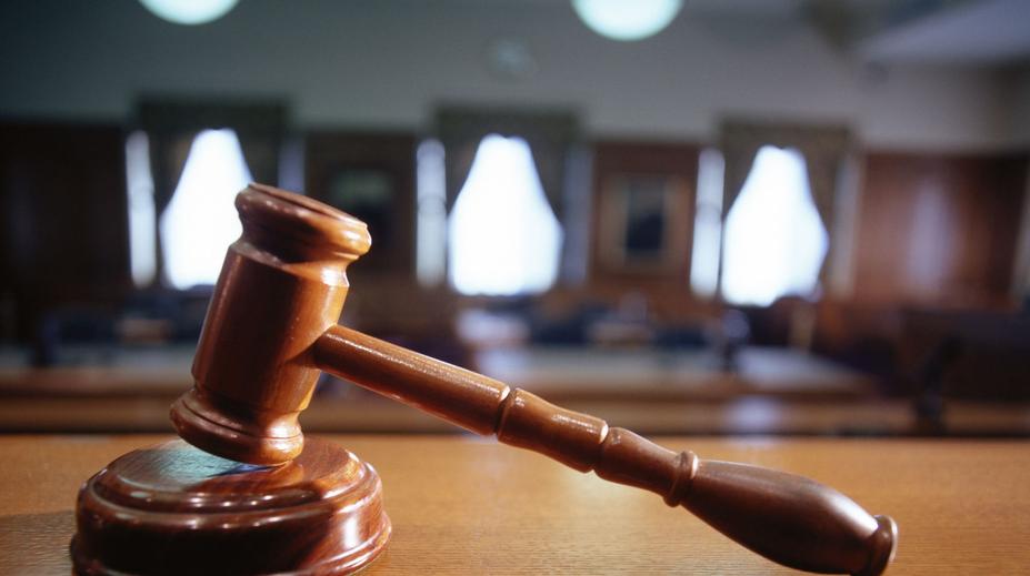 Soudní znalec rozesílal nahé fotky expřítelkyně. U soudu končí a dostane pokutu