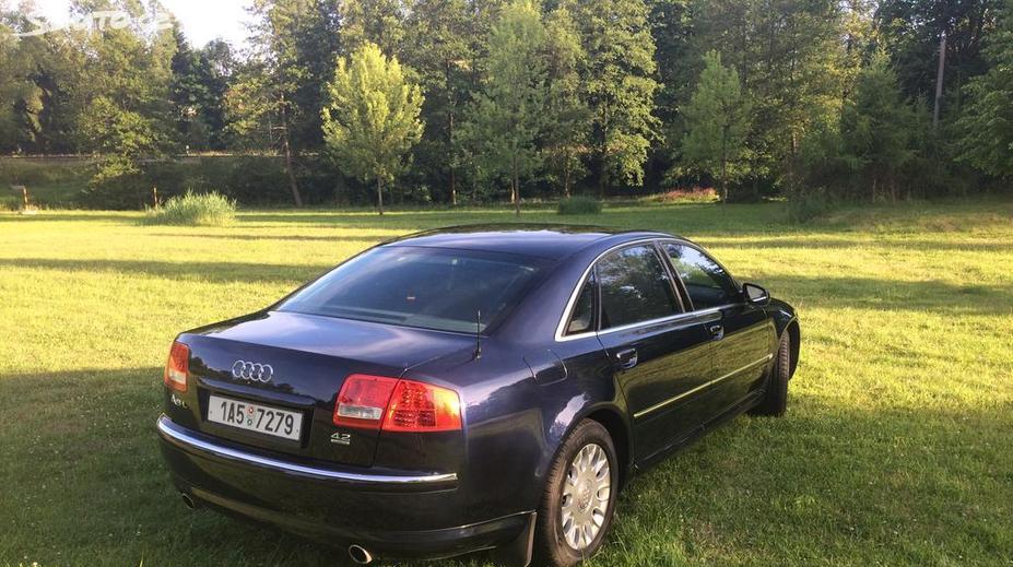 Kupte si prezidentskou limuzínu Audi A8 po Klausovi!