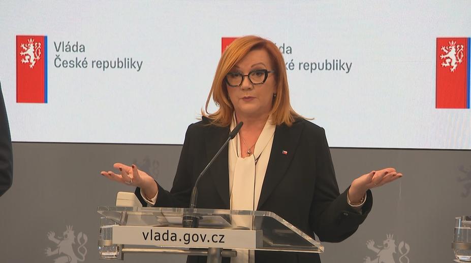 Začala bitva o rozpočet. Schillerová řeší miliardy navíc na školy, důchody i sucho