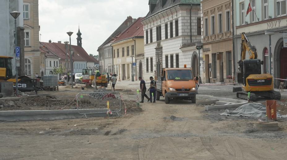 Na stavbě za stovky milionů pracovali nelegálně cizinci. Policie je vyhostila