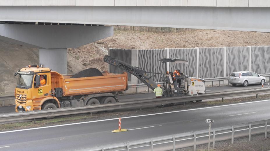 Silničáři modernizují cestu mezi Ostrovem a Vary. Řidiči musí počítat s omezením