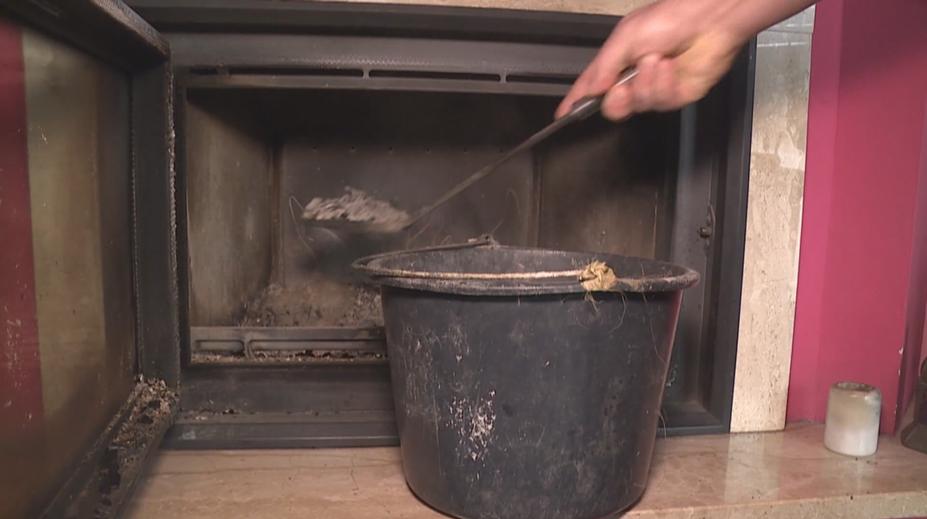 Majitelé domu vysypali žhavé uhlíky do kompostu. Pouhých pět minut mohlo vše změnit