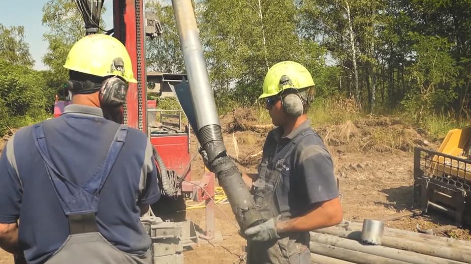 Česko se může stát velmocí ve výrobě manganu. Nová továrna zaměstná na 400 lidí