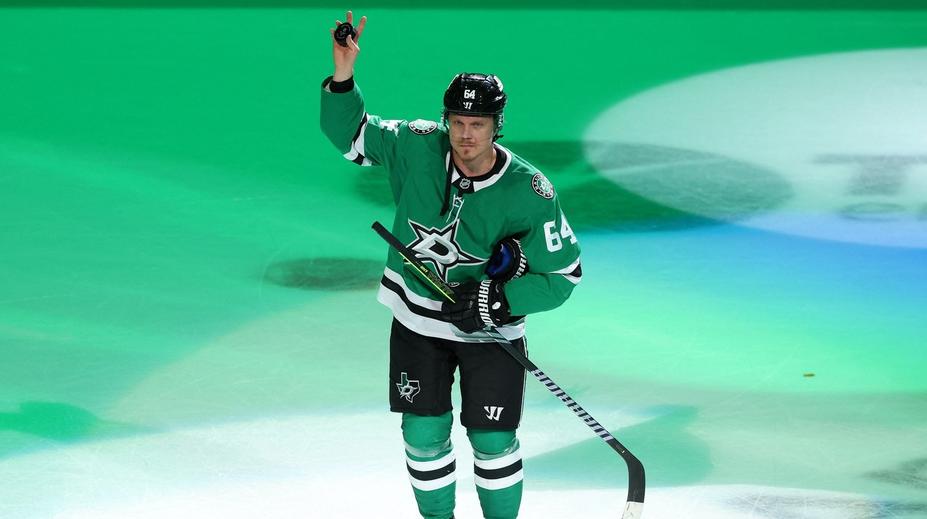 Fin nahradil Fina. Dallas je krok od postupu, hattrickem rozhodl Granlund