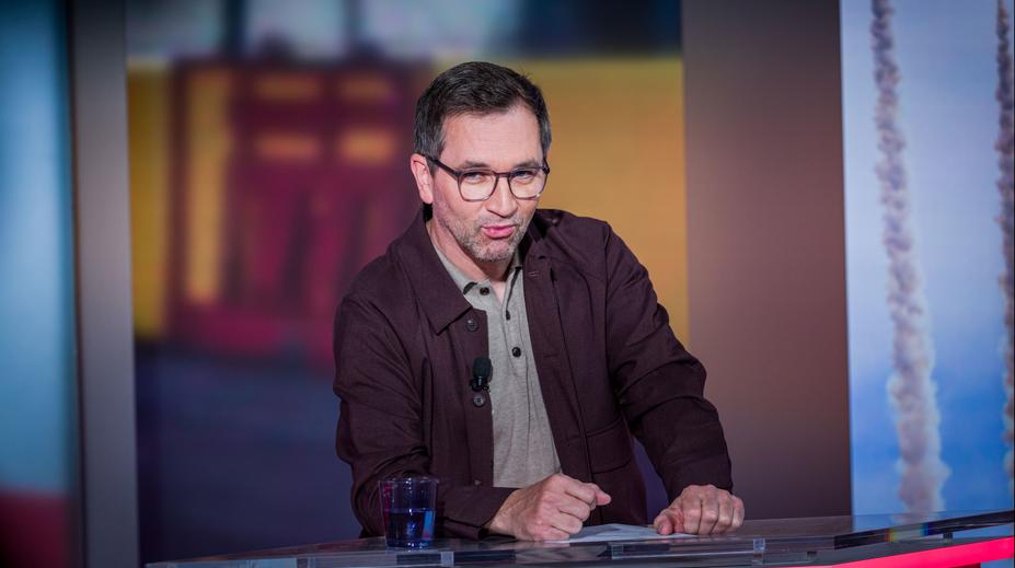 Oblíbený moderátor Sokol na sebe ve studiu F1 práskl, co v TV Nova neměli vědět