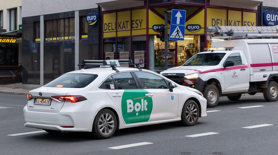 Taxikář se měl pokusit unést Andreu za hranice. Musela za jízdy vyskočit z auta
