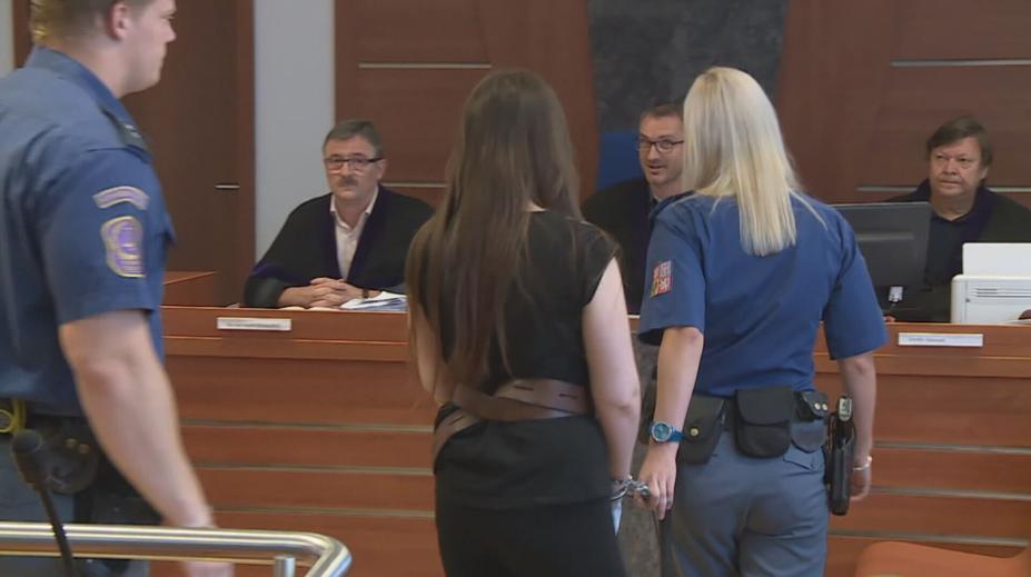 Před 12 lety ubodala 16letého Petra. Nyní ji soud pustil ze zabezpečovací detence