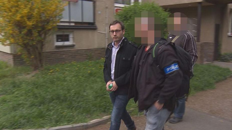 Extremista Adam B. Bartoš byl obviněn ze zločinů proti lidskosti!