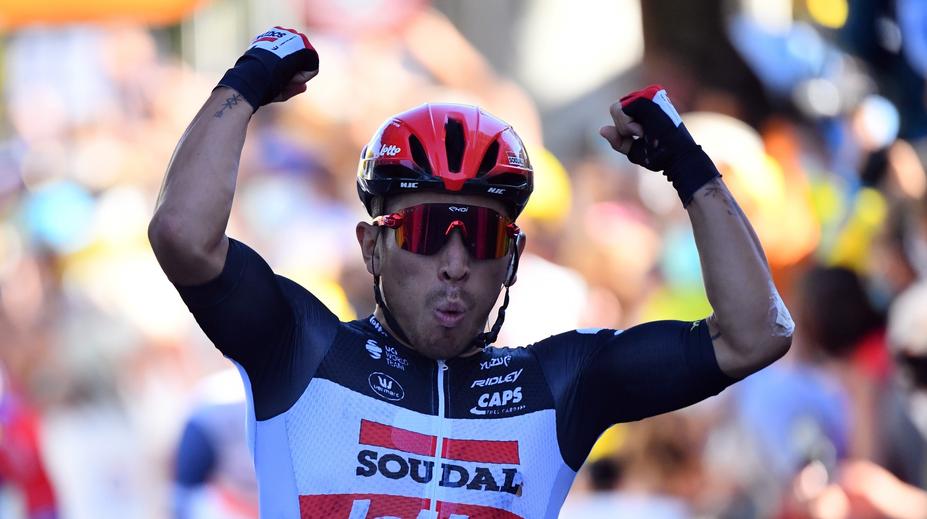 Spurterskou etapu vyhrál Australan Ewan, Sagan jde do zeleného trikotu